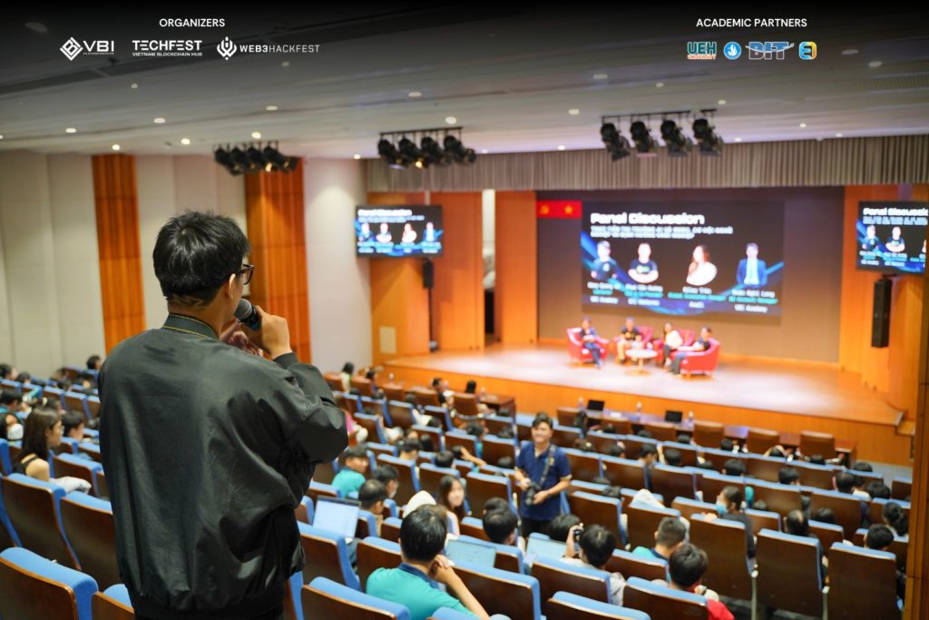 Web3 UniTour - Web3 HackFest 2025 tại Đại học Kinh tế Thành phố Hồ Chí Minh